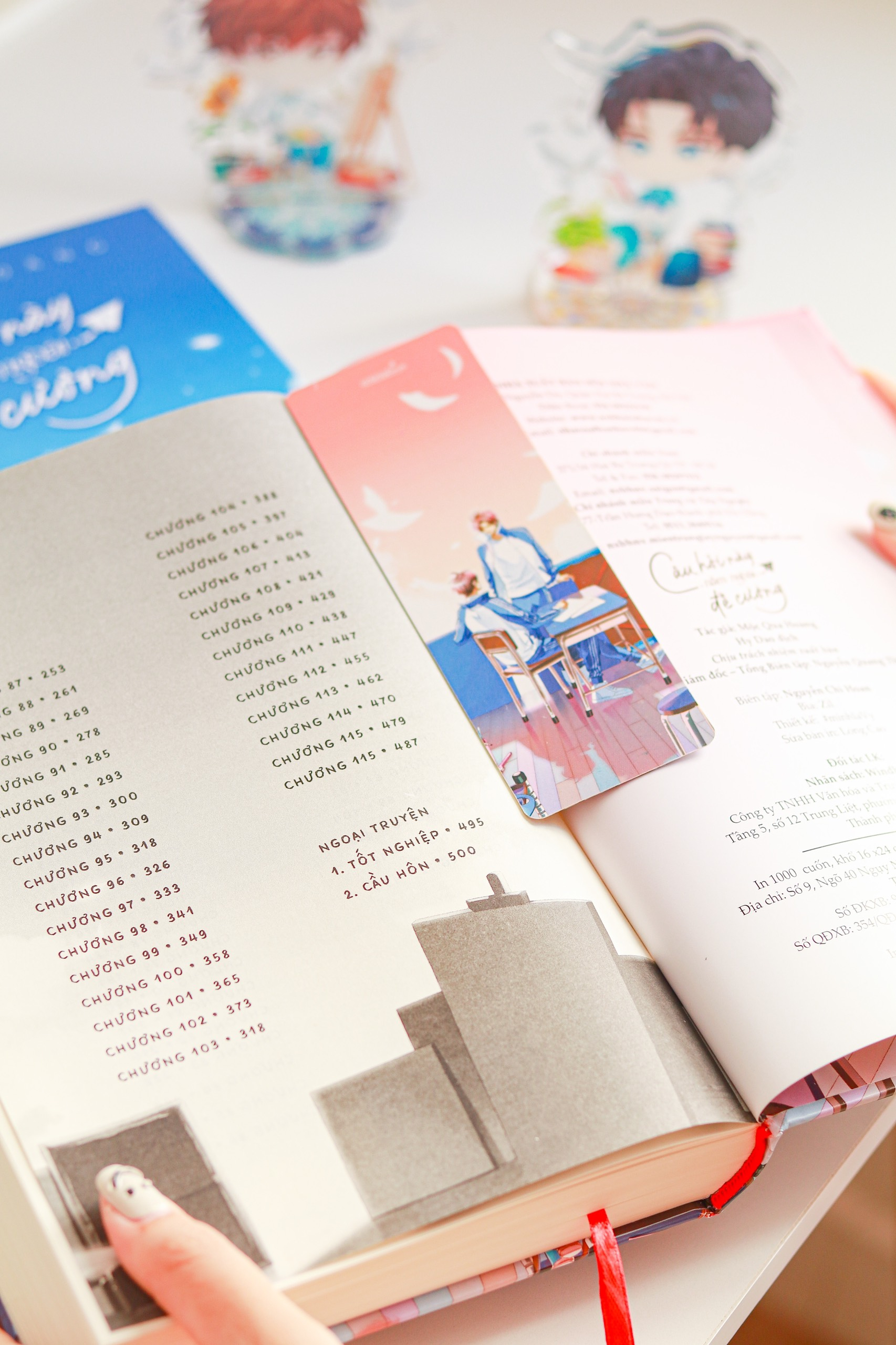Bộ
Câu Hỏi Này Nằm Ngoài Đề Cương - Tập 2 - Bản Đặc Biệt - Bìa Cứng - Tặng Kèm Bookmark Ivory + Postcard 2 Mặt Bồi Cứng + Standee Chibi Acrylic - Ảnh 4