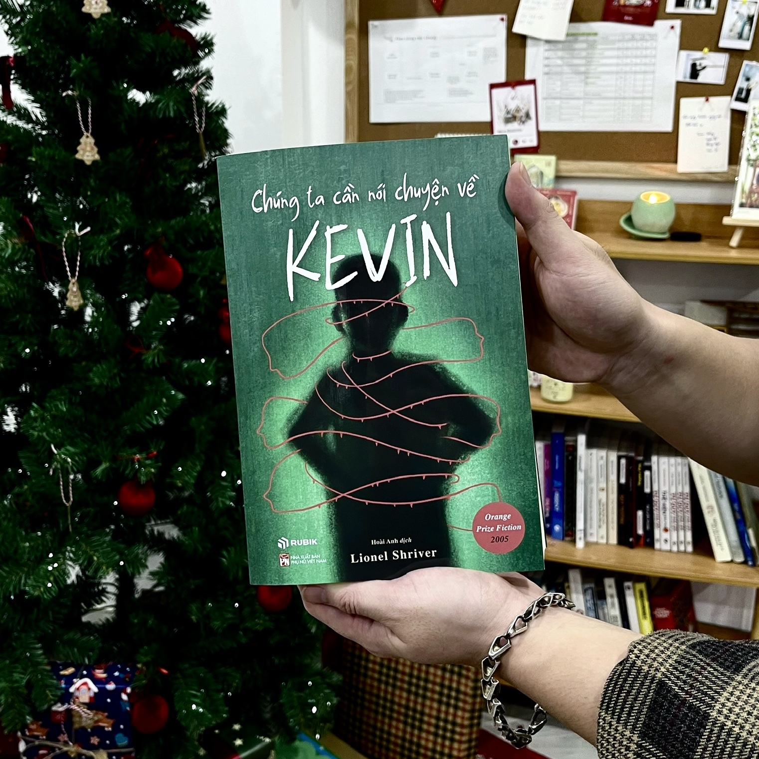 Chung Ta Can Noi Chuyen Ve Kevin - Ảnh 3