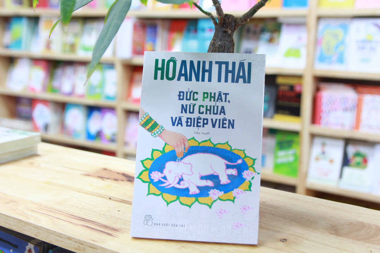 đức phật, nữ chúa và điệp viên - Ảnh 2